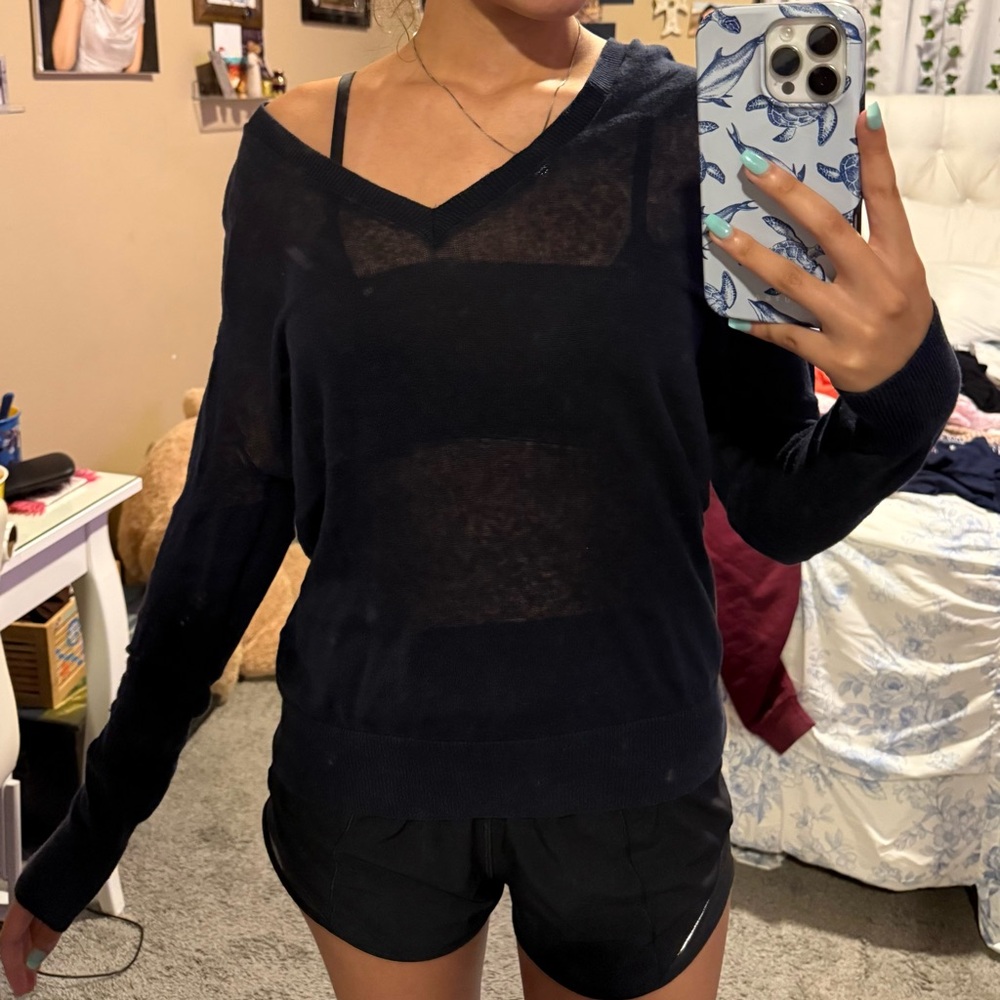 GAP Women's Navy V-Neck Sweater